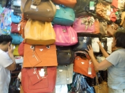 日本でも使えるお洒落バッグ